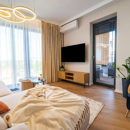 P R A T U M 17 Z Widokiem Na Jezioro